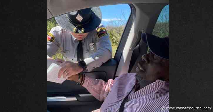 After Pulling Car Over, Officer Prays for Passenger, Then Places Cross in His Hand