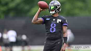 Lamar 'lifts everybody up' in first practice back