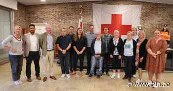 Rode Kruis zet verdienstelijke leden in de bloemetjes - Het Laatste Nieuws