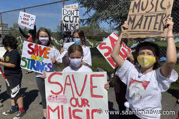 Donation saves orchestral strings program in Greater Victoria schools - Saanich News