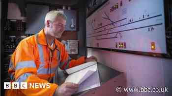 Rail strikes: Thousands more workers to vote on action