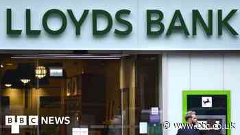 Lloyds Bank staff to get £1,000 to help with cost of living