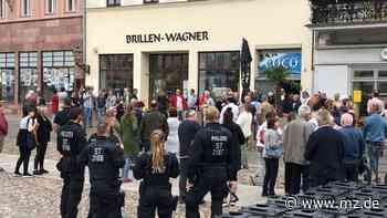 „Spaziergänger“ in Wittenberg demonstrieren weiterhin gegen die Politik - Mitteldeutsche Zeitung