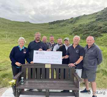 Campbeltown RNLI receives £400 donation in memory of diver, Allan Sample - rnli.org