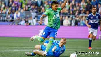 Ruidiaz's 2-goal effort powers Sounders past Whitecaps in dominant fashion