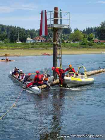 Entangled paddlers rescued from Courtenay River - Victoria Times Colonist - Times Colonist