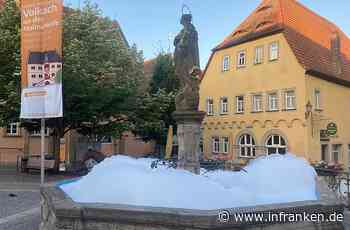 Unfug in Volkach: Wer hat den Marktbrunnen in ein Schaumbad verwandelt? - inFranken.de