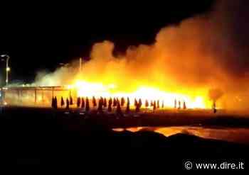 In fiamme il lido di Specchiolla a Brindisi. L'incendio spento nella notte - Dire