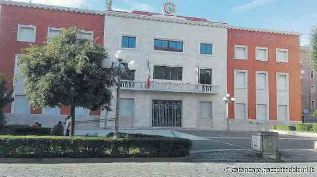 Crisi al Comune di Crotone, prove d’intesa tra il sindaco e i quattro dissidenti - Gazzetta del Sud - Edizione Catanzaro, Crotone, Vibo