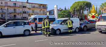 Crotone, tamponamento a catena sulla Statale 106 con 3 veicoli coinvolti - Corriere della Calabria