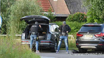 Arrestatieteam nodig om man in omgeving Steenwijk uit een boom te halen - RTV Oost