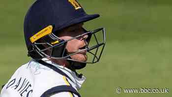 County Championship: Alex Davies scores century for Warwickshire against Lancashire