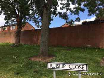 Kimberley residents celebrate as 'nuisance wall' finally set to come down - Mansfield and Ashfield Chad
