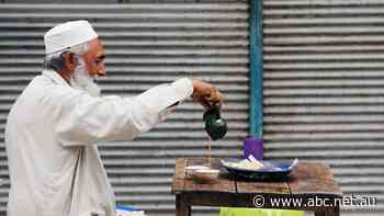 Amid economic crisis, Pakistanis are urged to cut down on cups of tea