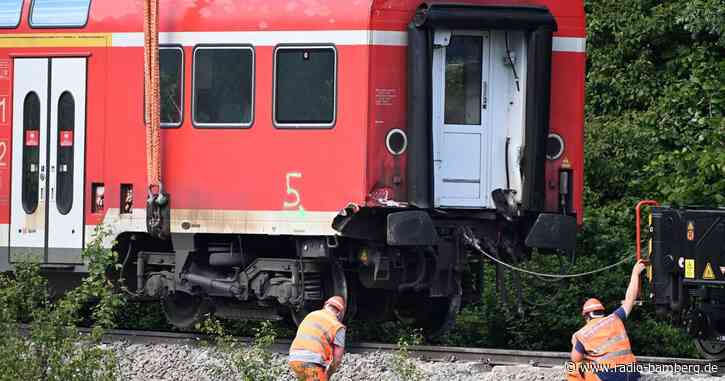 Nach Zugunglück werden letzter Waggon und Lok geborgen