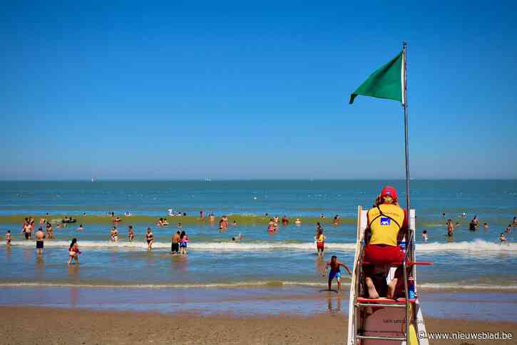 Strandredders staan opnieuw paraat… maar wel met vier keer minder dan gewoonlijk: “Opgelet, lukraak in de zee springen gaat dus niet”