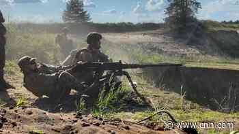 See Ukrainian troops try out US-supplied M4 rifles