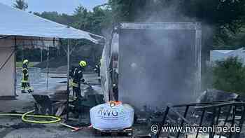 Feuerwehr Varel: Corona-Testzentrum brennt frühmorgens ab - Nordwest-Zeitung