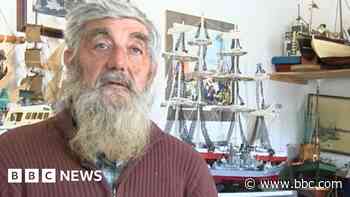 Ex-Grimsby trawlerman's 600 model boats to go under hammer - BBC