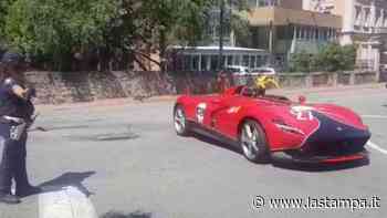 Le Ferrari Monza in passerella anche a Omegna - La Stampa