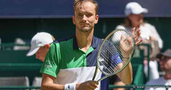 Weltranglisten-Erster Medwedew locker im Achtelfinale