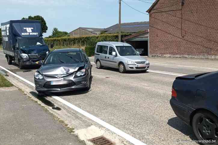 Bestuurder raakt lichtgewond bij kop-staartaanrijding