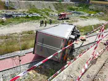 Tir precipita nel cantiere dell'ospedale, grave autista di Cagli - VeraTV News