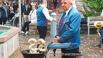 Seit 22 Jahren Dirigent: Stadtkapelle Haiterbach ehrt Wollwinder-Schiller