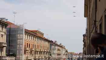 Nei cieli di Cuneo a 500 km/h per le prove generali delle Frecce tricolori - La Stampa