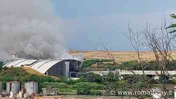 Incendio al Tmb di Malagrotta, alta nuvola di fumo visibile da diversi quartieri