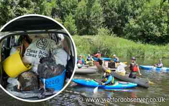 Nomad Kayak Club collects rubbish in River Colne clean-up