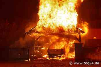 Chemnitz: Feuerwehreinsatz in Mittelsachsen - Carport und Auto in Flammen - TAG24