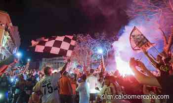 Il Palermo riabbraccia la Serie B: città in festa fino all'alba, è la fine di un calvario - Calciomercato.com