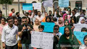 Scendono in piazza oltre 250 bengalesi «Siamo con Sarkar e vogliamo la verità» - Il Piccolo