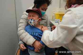 FDA advisers move COVID-19 shots closer for kids under 5