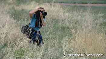 Photographers snap affordable senior portraits
