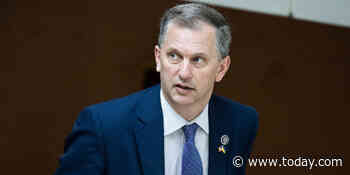 Illinois Rep. Sean Casten announces his 17-year-old daughter, Gwen, has died