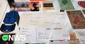 Opvallende bladwijzers op tentoonstelling Brasschaat: "Van een bijsluiter van een zwangerschapstest tot een oproepbrief voor de verkiezingen" - Vlaamse Radio- en Televisieomroeporganisatie