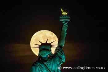 Supermoon delights skygazers around the globe - Ealing Times