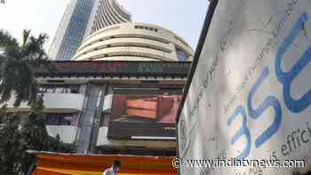 Sensex, Nifty open 0.5% lower; IT, FMCG stocks drag - India TV News