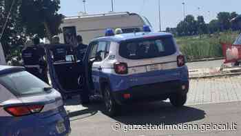 Modena Insediamenti nomadi abusivi: in azione questura e polizia locale in via Emilia Ovest e Divisione Acqui - La Gazzetta di Modena