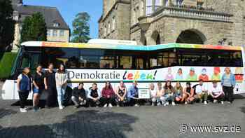 Aktion für Toleranz in Wittenberge: Bunter Demokratie-Bus rollt durch die Region - gestaltet von Schülern - svz – Schweriner Volkszeitung
