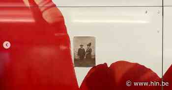 Artiest verspreidt oude foto's in Brusselse metro | Brussel | hln.be - Het Laatste Nieuws