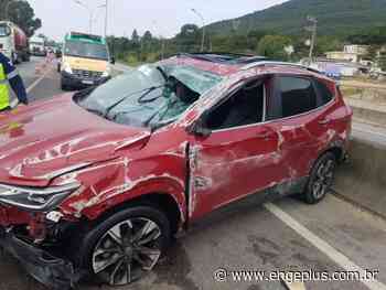 Criminosos roubam carro em Imbituba e capotam veículo na BR-101 - Portal Engeplus