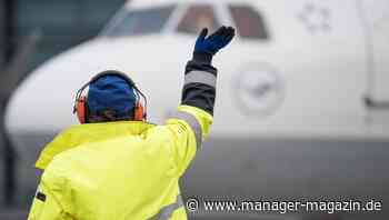 Fraport: Vorstände und Verwaltungsmitarbeiter helfen bei der Abfertigung