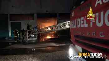 VIDEO | Incendio a Malagrotta, le operazioni di smassamento dei rifiuti: "Lavoro lungo e delicato"