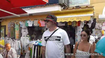 Capri, il rapper Clementino si rilassa sull'isola azzurra in compagnia della fidanzata Martina - Positanonews - Positanonews