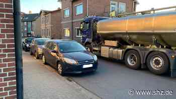Barmstedter Verkehrsproblem: Ärger um zugeparkte Mühlenstraße – Ordnungsamt soll Lösung finden - shz.de