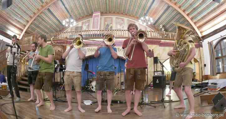 Kretschmann holt bayerische Blaskapelle zum Amtssitz