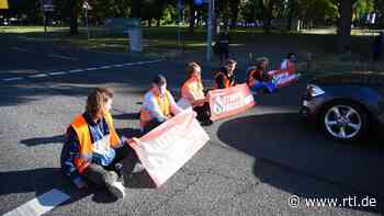 Mannheim: Aktivisten blockieren Straße - Autofahrer rasten aus! - RTL Online